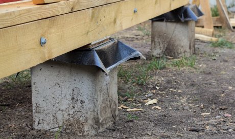 Pose de dalle sur plots pour l'étanchéité d'une loggia d'un particulier Vienne